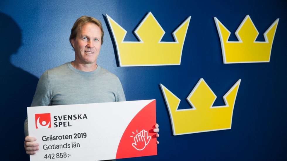 Johan Garpenlöv med Gotlands check.
