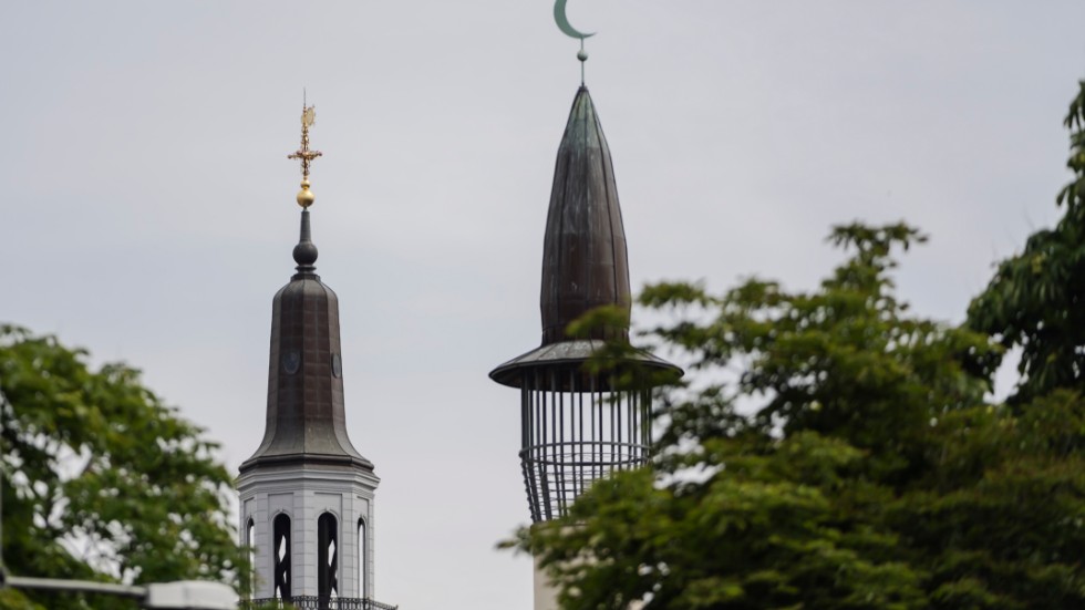 Sveriges regering behöver arbeta fram en FN-resolution om staters skyldighet att skydda religiösa minoriteter,  tycker skribenterna.