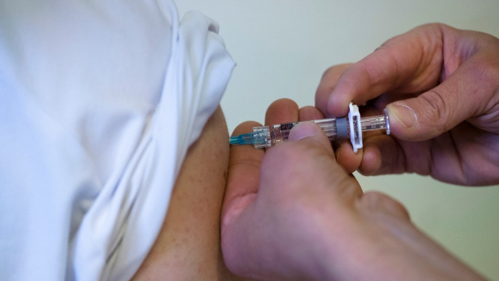 Nu är det dags att vaccinera sig mot årets influensa, särskilt om man tillhör någon av riskgrupperna.