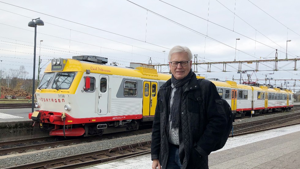 Anders Andersson vill stoppa tåget. Snabbtåget. Så han tar det vanliga tåget till Umeå för att bevaka motionen.