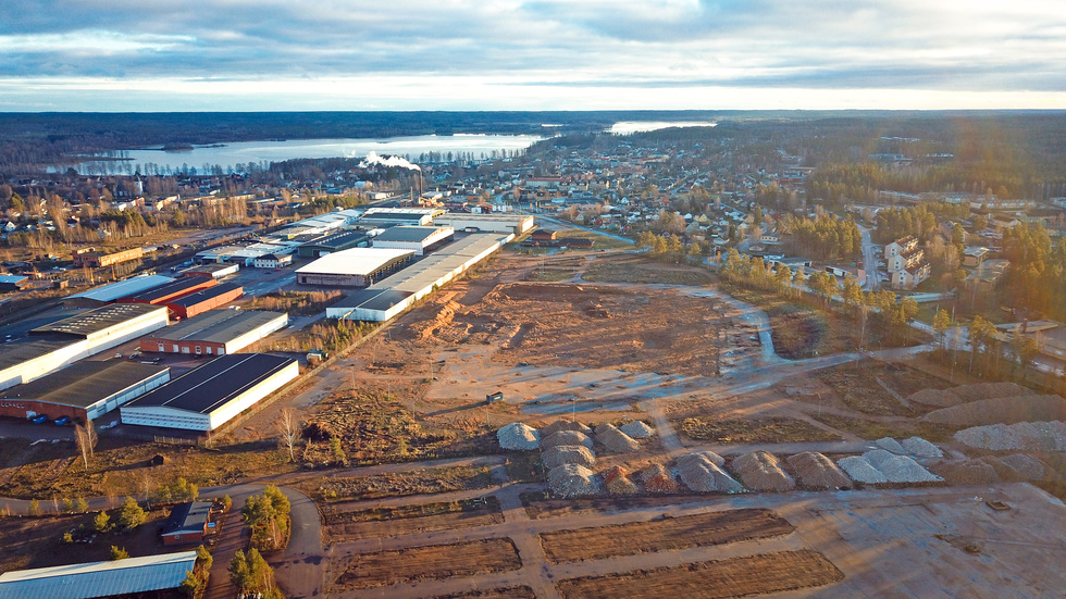 94 000 kvadratmeter industrimark mitt i Hultsfred är snart redo att tas i bruk. Efter årsskiftet börjar jakten på intressenter.