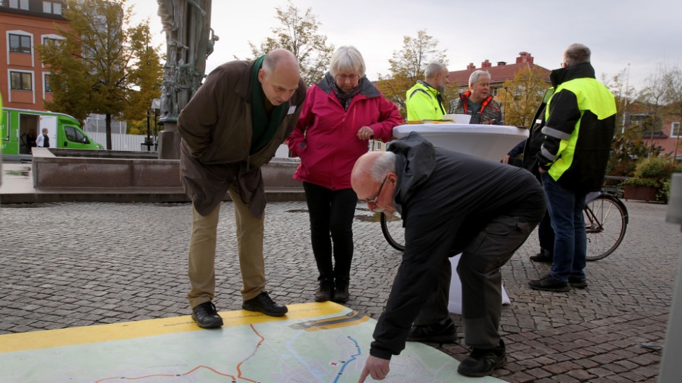 Lennart och Inger Andersson bor på Munksundet och hade en hel del åsikter om det nya busslinjenätet som de diskuterade med Johan Örjes (C), ordförande i trafik- och samhällsutvecklingsnämnden i Region Uppsala.