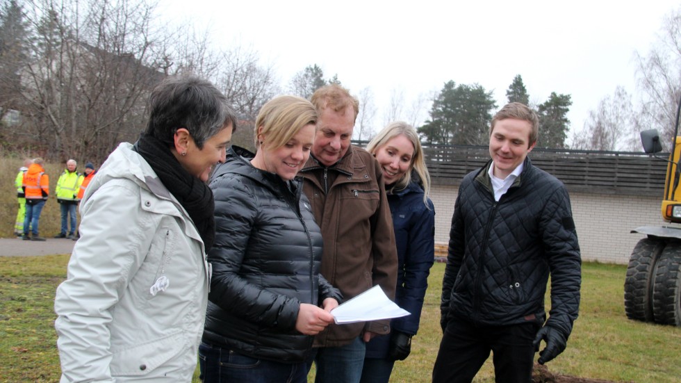 Vid spadtaget fanns Bita Almasian, Ida Härnström, Staffan Andersson, Elisabeth Qvist och Mikael Österling på plats från kommunens sida. 