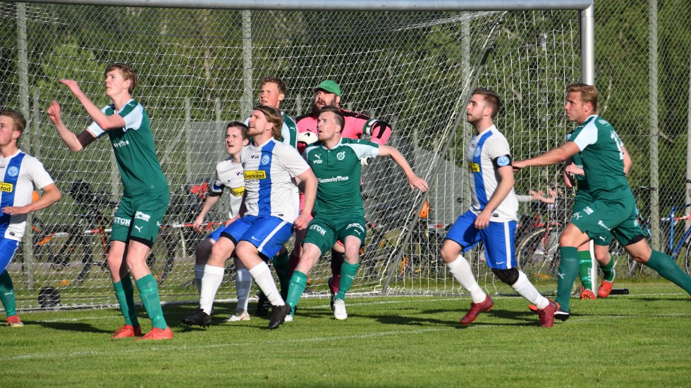 Södra Vi är med i kampen om kvalplats till division fyra. Nu möter man Djursdala SK i ett hett derby.