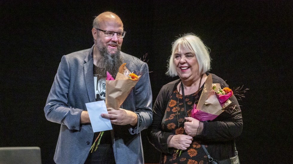 Tebutiken Kränku är årets vinnare av Gutamålsgillets pris "Janräunu". Fredrik Dahlström och Anneli Dahlström tog emot utmärkelsen vid Gutamålets Dag igår.