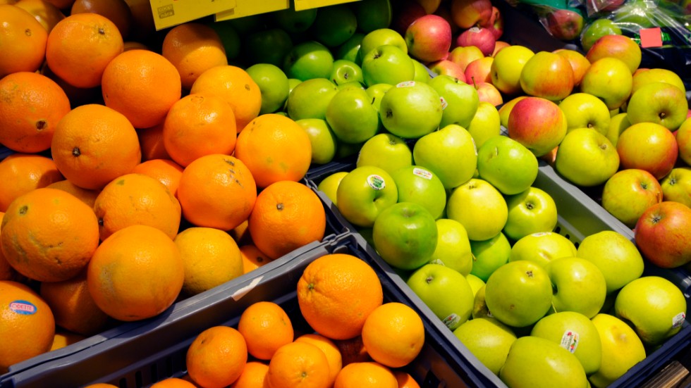 Insändarskribenten undrar om handlarna i Katrineholm ska tillhandahålla papperspåsar när kunderna köper frukt när det blir skatt på plastpåsar. 