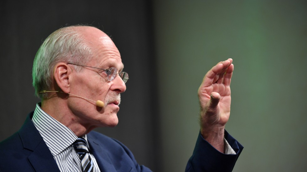 Riksbanken, med Stefan Ingves, skjuter till nya pengar till finanssystemet för att hålla liv i kreditgivningen och efterfrågan på obligationer. Arkivbild