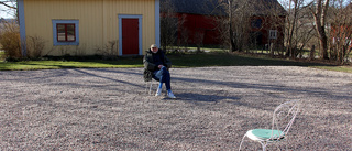 Peter hör till dem som isoleras av corona