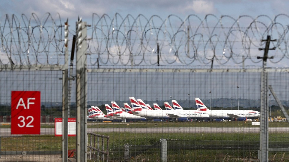 British Airways och andra flygbolag har till följd av minskat resande i coronakrisen parkerat stora delar av flygplansflottan. Arkivbild.