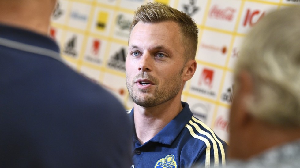 AIK:s landslagsmittfältare Sebastian Larsson. Arkivbild.