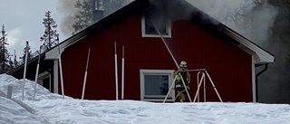 Stor garagebyggnad brinner utanför Kiruna
