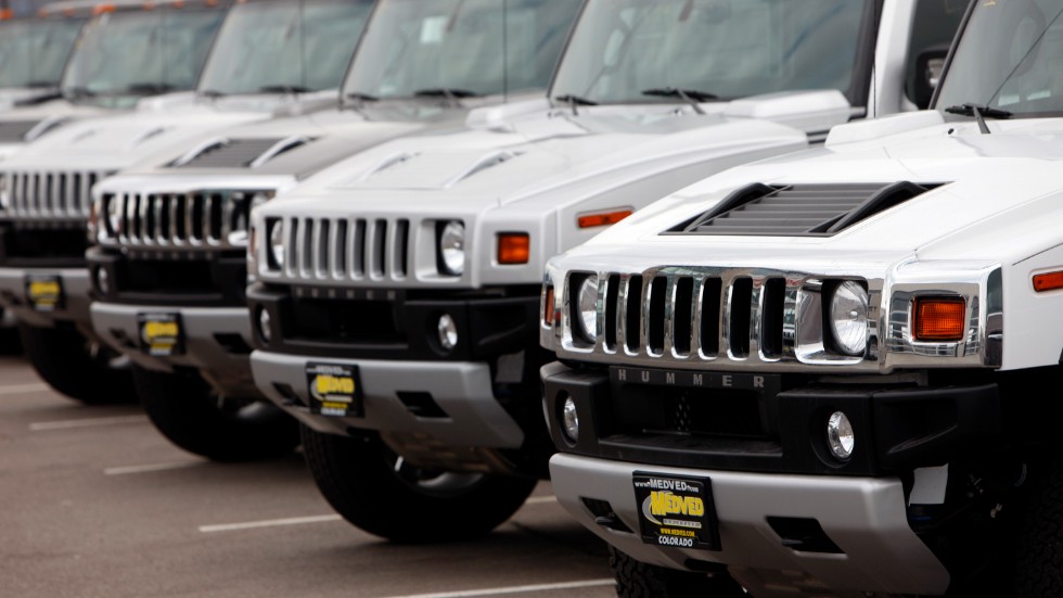 Hummer är ett exempel på stora SUV (Sports Utility Vehicle) som debattören vill förbjuda.