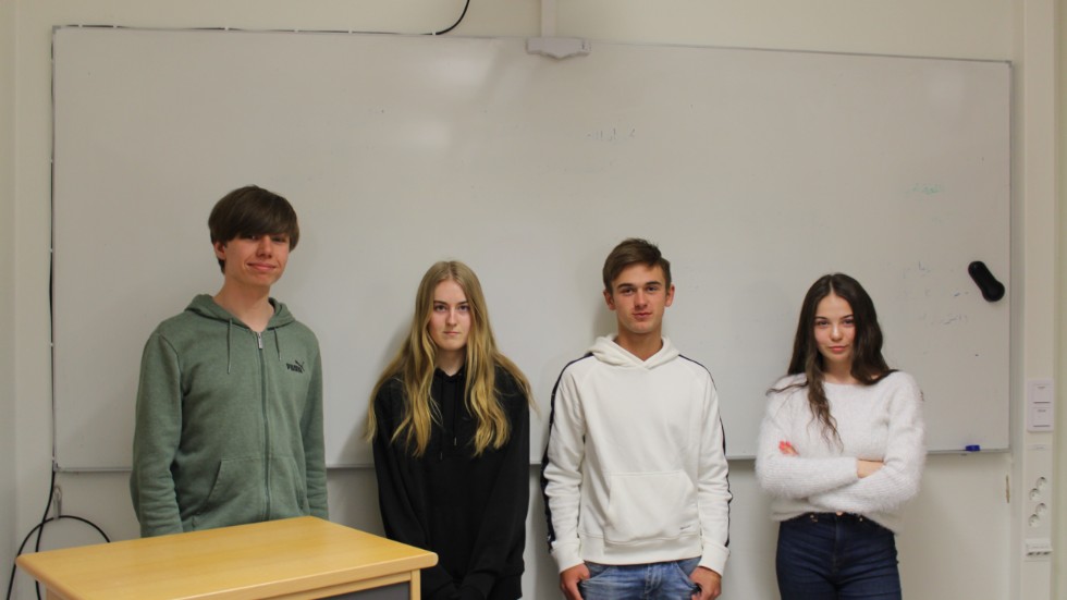 På bild syns Christoffer Nyström, Clara Feffe, Teo Andersson Rinaldo och Ekatarina Paulsson som alla ska börja på Vimmerby Gymnasium i höst.