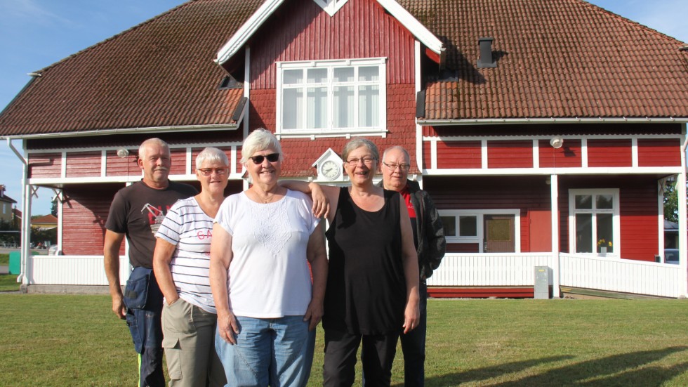 Kvartetten som brinner för den gamla stationsfastigheten: Lennart Gustavsson, Ingrid Hollertz, Åsa Samuelsson, Helén Gustavsson och Torbjörn Landqvist.