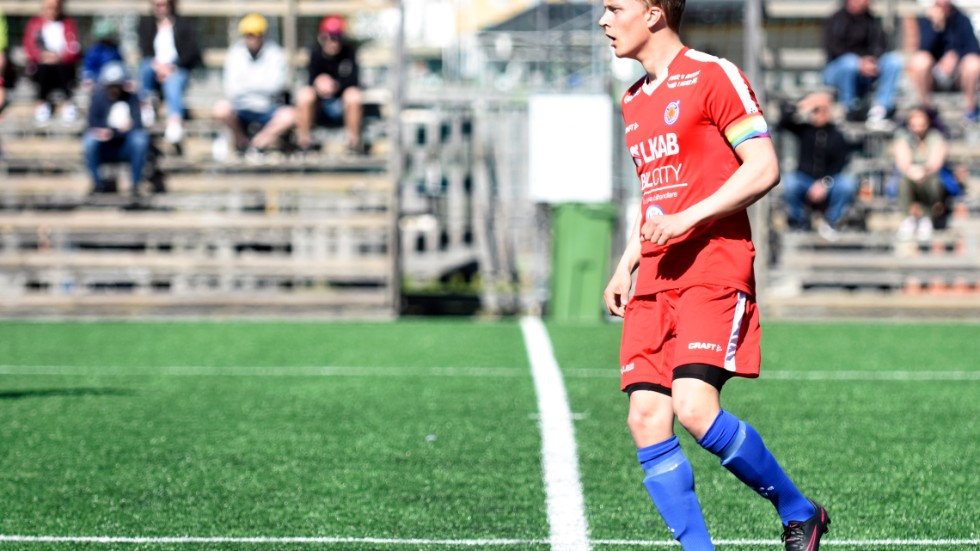 Tobias Stridsman blir kvar i Kiruna FF till nästa säsong. 