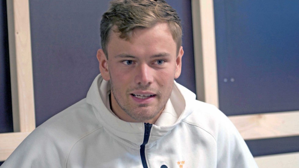 Erik Holmer har kört en tävling i OS-arenan, men fick nöja sig med att vara föråkare under för-OS där svenska landslagskollegan Isak Öhrström gjorde succé.