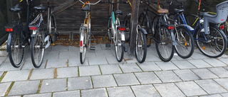 Skebo märker upp cyklar 