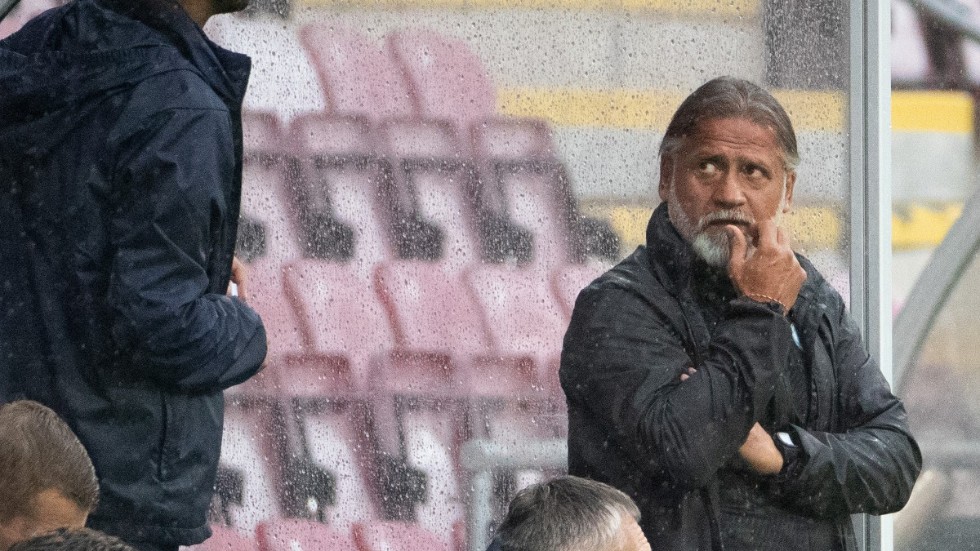 AFC Eskilstunas tränare Özcan Melkemichel fick se sitt lag förlora med 5–0. Arkivbild.