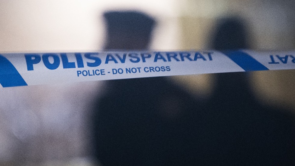 Polis, räddningstjänst och ambulans larmades till ett flerfamiljshus i Mjällby under natten till påskdagen efter att det skett en explosion. Arkivbild.