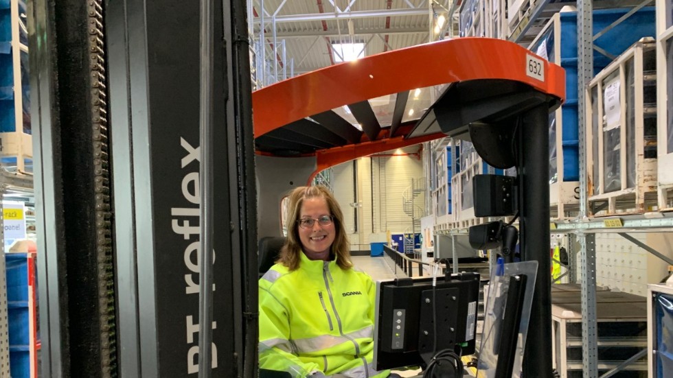"Det kändes tryggt att vara tillbaka på jobbet, med de omfattande åtgärder som vidtagits", säger Annica Lind, truckförare på logistiken på Scania i Oskarshamn.