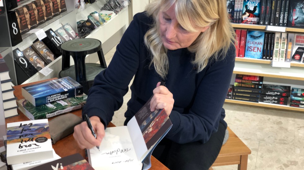 Karin Smirnoff signerade böcker på Akademibokhandeln under lördagen.