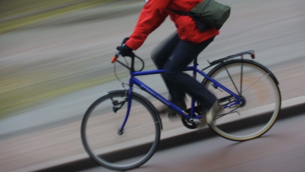 Det där dags att ta itu med cyklisterna som bryter mot trafikreglerna, skriver Yvonne Flambe och Henrik Westman.