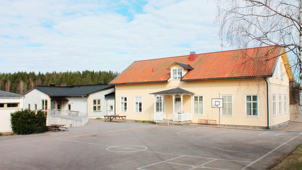Fastigheter runt S:t Anna skola samt i Bottna rekommenderas nu att koka det kommunala vattnet. Vid skolan och vid Bottna brandstation finns nu också en vattentank utställd.