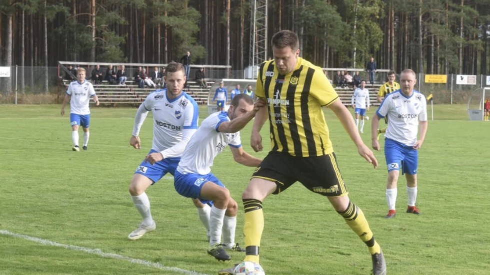 Rasmus Bexell gjorde två mål i Gullringens träningsmatch mot IFK Västervik. 
