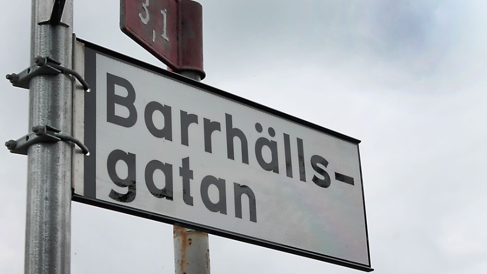Barhällsgatan har döpts om till Barrhällsgatan. Nu lovar man från kommunens sida att åtgärda misstaget så snabbt som möjligt.