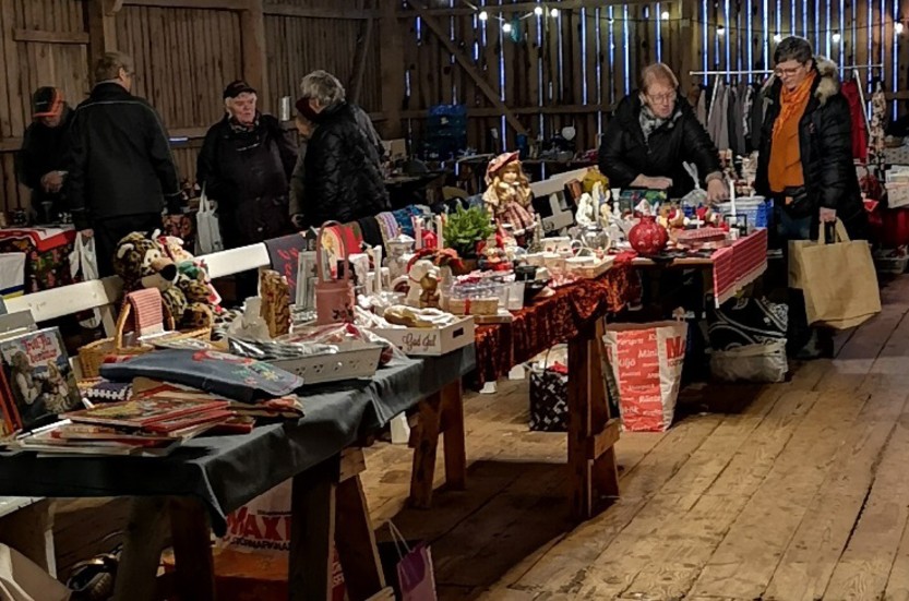 Julmarknaden på Dalsbo loge blev välbesökt, både av besökare och utställare.