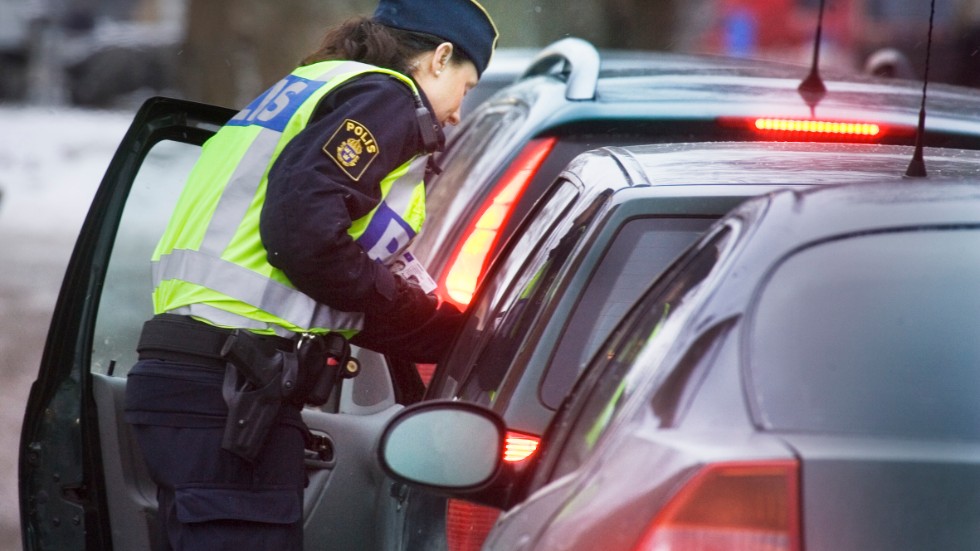 Under polisens insatsvecka i Enköping/Håbo hittades både vapen och ammunition och tre efterlysta personer greps.