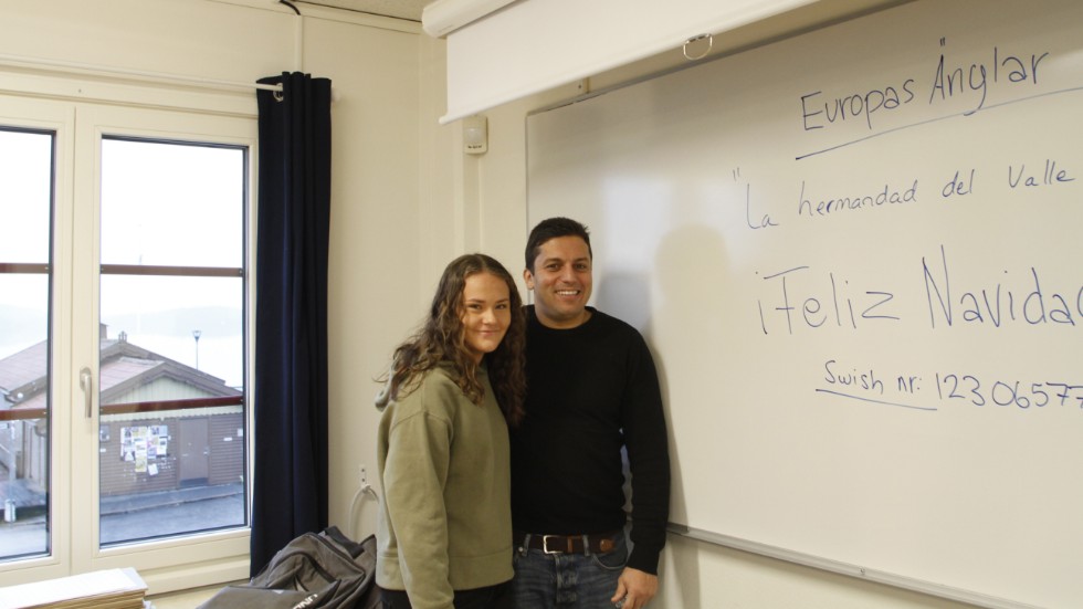 Eleven Tindra Staaf och spanskläraren Amine Bouatra.