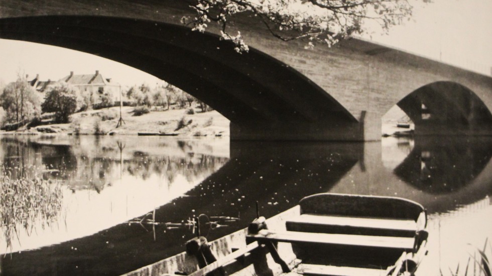 Den gamla Riksbron över Strömmen var vacker. Till slut gick det dock inte att laga den längre. Bilden togs 1943.