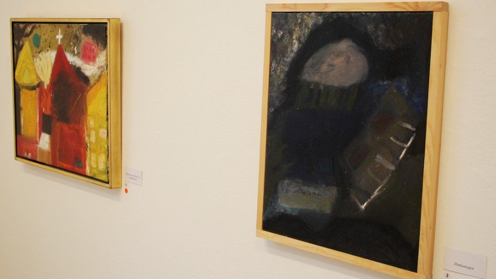 Ebba Hammarskiöld visar upp sina hemlighetsfulla målningar på Galleri Kronan.