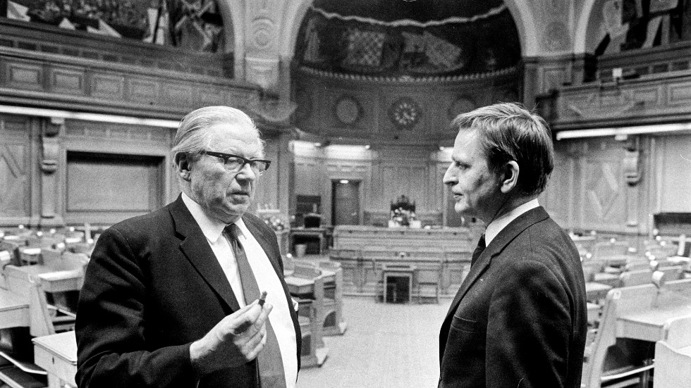 Gunnar Sträng, till vänster på bilden, var Sveriges finansminister 1955-1976. Olof Palme var statsminister 1969-1976 samt 1982-1986.