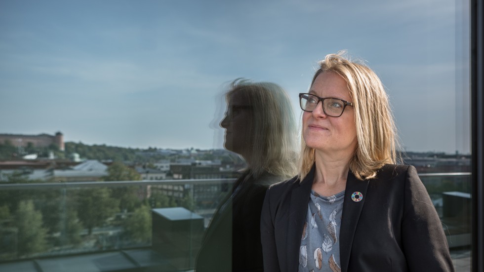 Marta Fallgren, miljöchef på Region Uppsala, kan konstatera att regionens resepolicy fick fler att välja båten än flyget till Almedalsveckan i Visby.