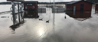 Sjömack och bodar i Nyköping står i vatten