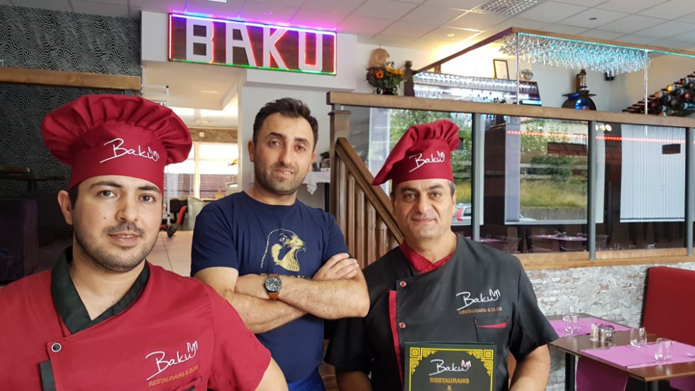 Vasif Rasulov, Emin Hagverdi och William Harun på Restaurang Baku i Mjölby. 