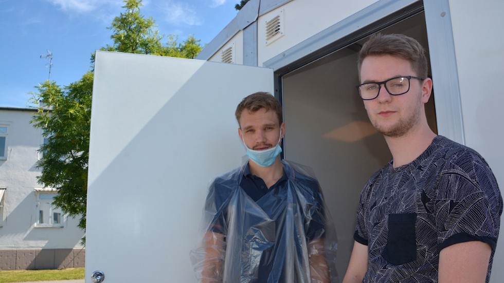 Johan Blomberg och Albin Myrén från Infoslution fick en lugn start när teststaionen för covid-19 öppnade i Vimmerby på fredagen.
