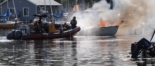 TV: Här släcker de båtbranden vid hamnen
