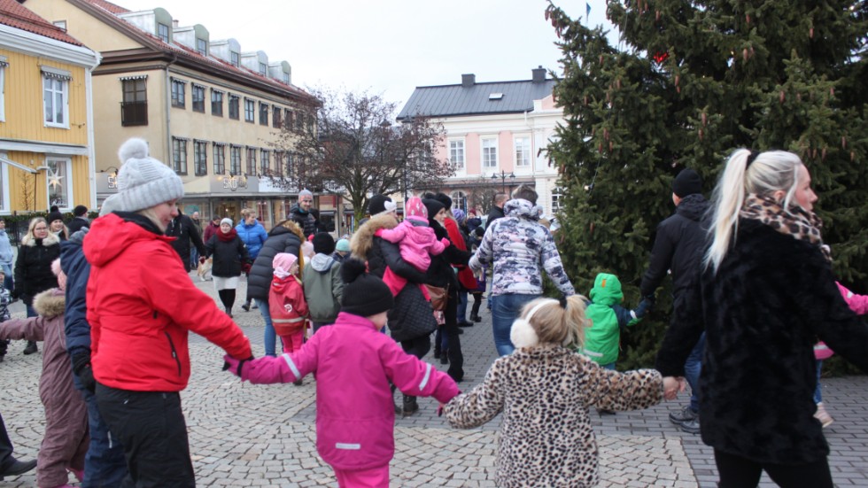 År 2020 var det julgransplundring på torget i Vimmerby, anordnad av Fabriken.