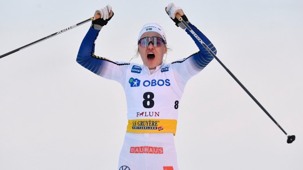 Linn Svahn jublar över segern i Falun i februari.