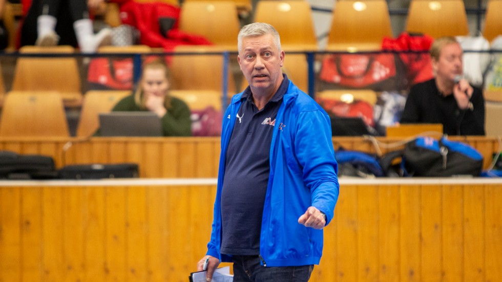 Johan Isacsson blir troligen kvar som LVC-coach.