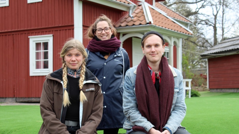 Maria Hartman (sittande till vänster) tillsammans med kollegorna Malin Karlsson Lagerberg och Emil Dahlberg, när vi träffade de i maj 2020, då frågetecknen kring ALV:s säsong fortfarande var stora. 