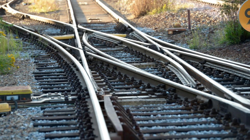 Ny järnväg behövs för att möta behoven av transport av människor och gods, skriver debattörerna.