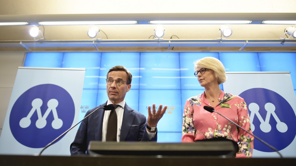 I moderaternas skuggbudget vill partiledaren Ulf Kristersson och ekonomisk-politiske talespersonen Elisabeth Svantesson stärka tilltron till samhällskontraktet.