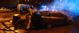 Två bilar i brand i Skäggetorp