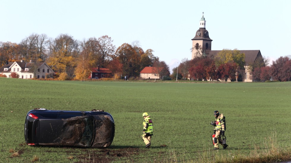 Bilen voltade i närheten av Vreta kloster kyrka på söndagseftermiddagen.