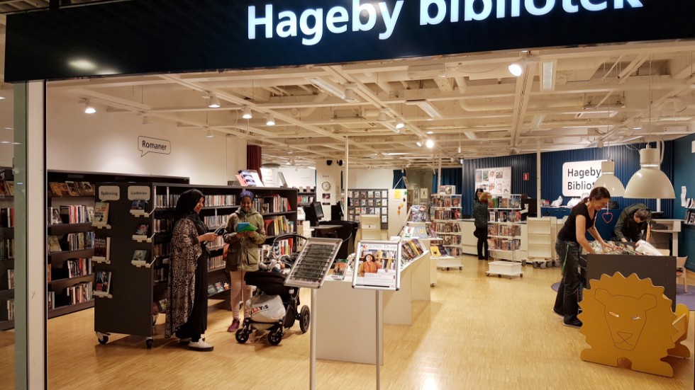 Att lägga ner biblioteket i Hageby är ett uselt förslag, anser debattören.