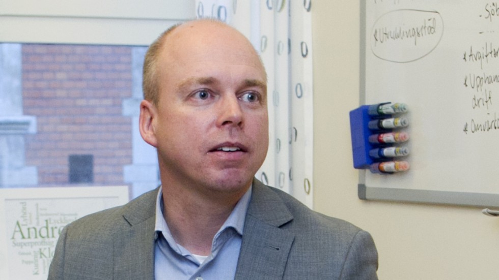 Andreas Hagström, idrottsutvecklingschef vid Linköpings kommun, berättar att systemet för bokningsavgifter ska ses över inom kort.